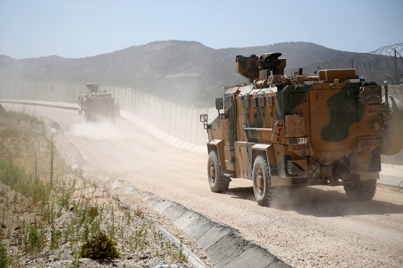 İdlib sınırına askeri sevkiyat sürüyor