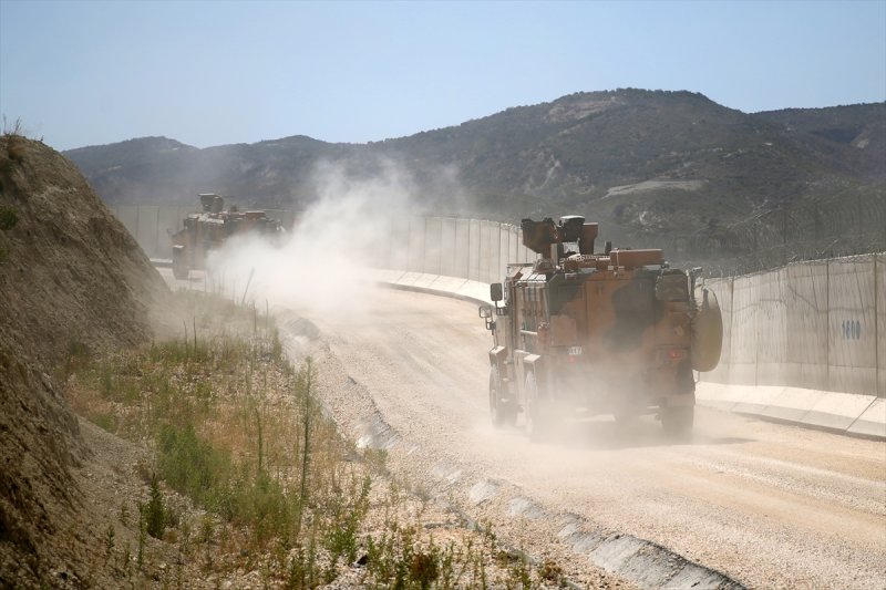 İdlib sınırına askeri sevkiyat sürüyor