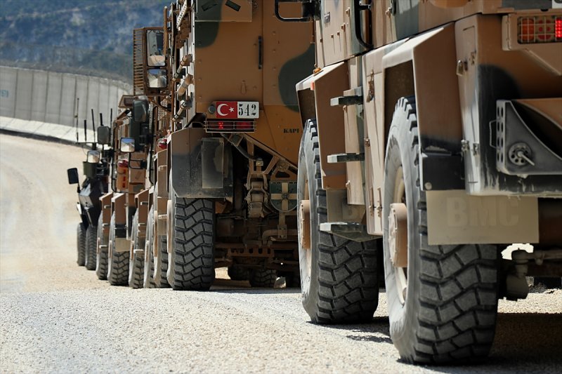 İdlib sınırına askeri sevkiyat sürüyor