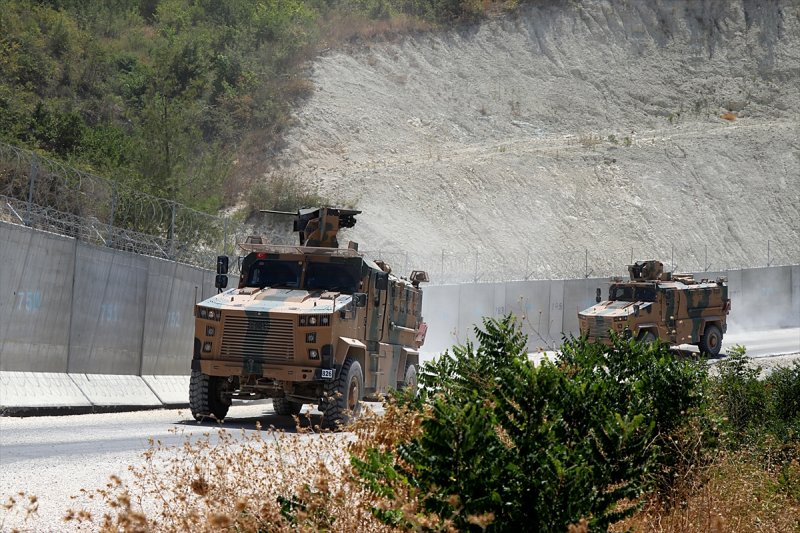 İdlib sınırına askeri sevkiyat sürüyor