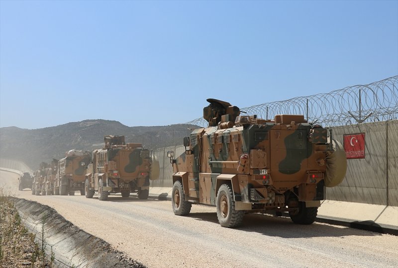 İdlib sınırına askeri sevkiyat sürüyor