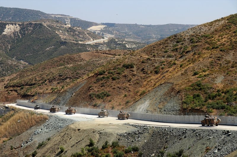 İdlib sınırına askeri sevkiyat sürüyor