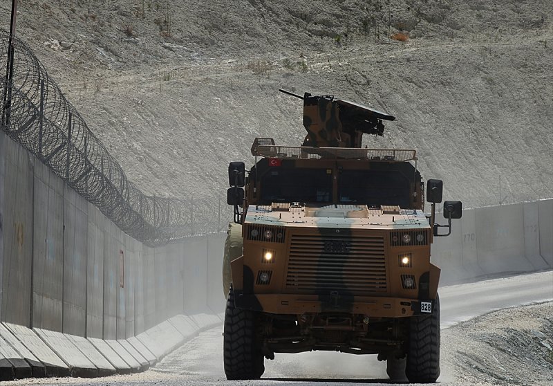 İdlib sınırına askeri sevkiyat sürüyor