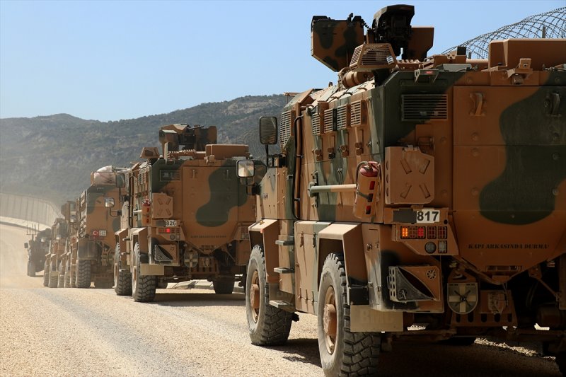 İdlib sınırına askeri sevkiyat sürüyor