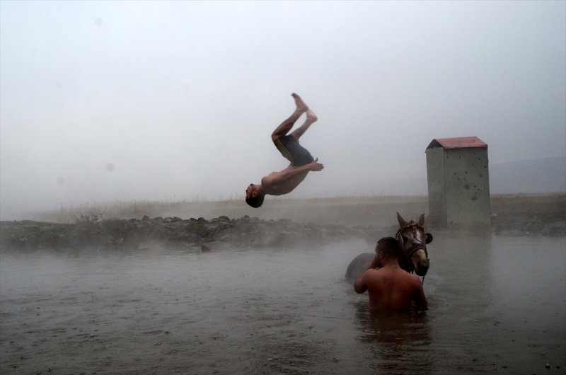 Bitlis Güroymak'ta doğa harikası kaplıca