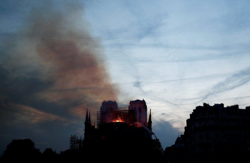 Notre Dame Katedrali'nde yangın