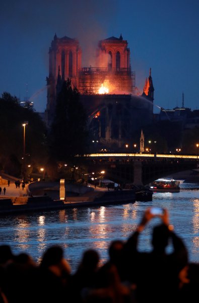 Notre Dame Katedrali'nde yangın