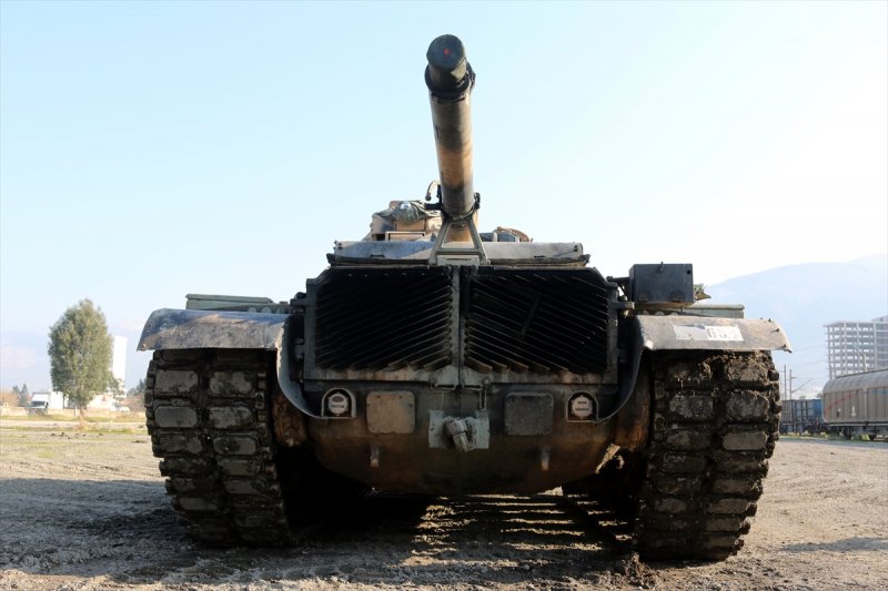 Suriye sınırına askeri sevkiyat sürüyor