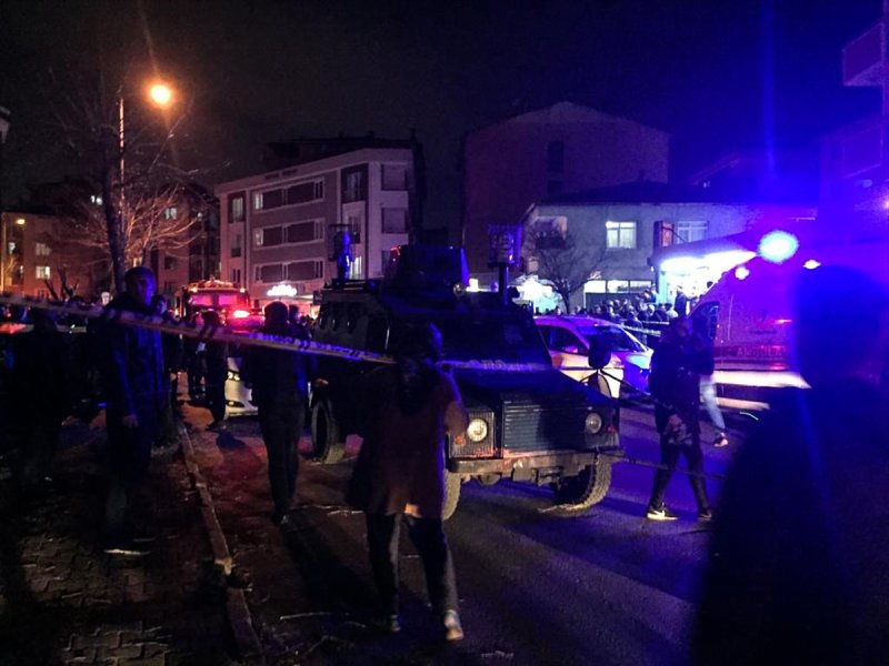 İstanbul'da askeri helikopter düştü