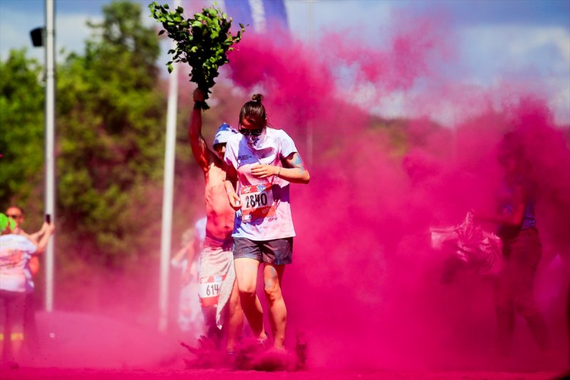 Rusya'da 'Color Run' festivali ilgi gördü