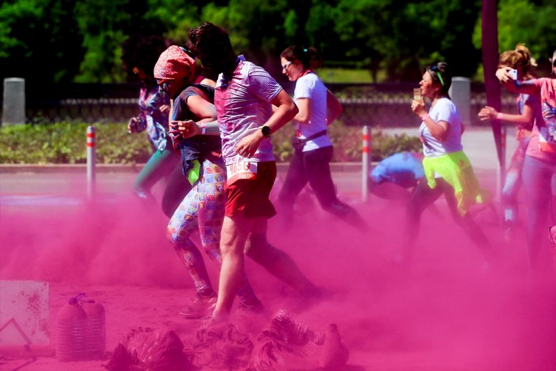 Rusya'da 'Color Run' festivali ilgi gördü