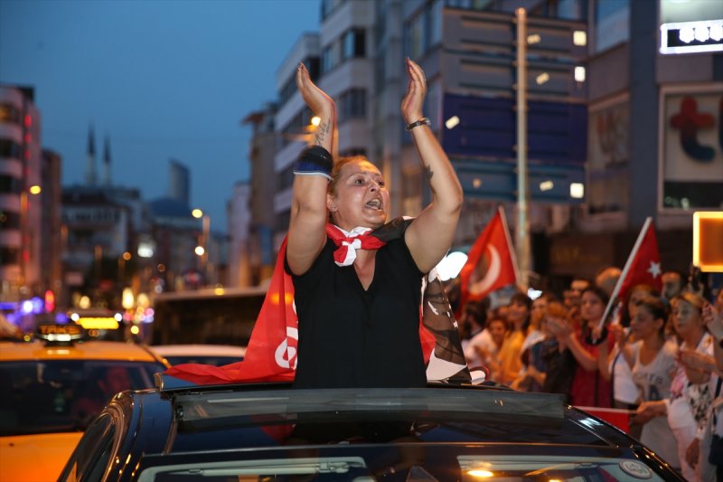 İstanbul'da Ekrem İmamoğlu kutlaması