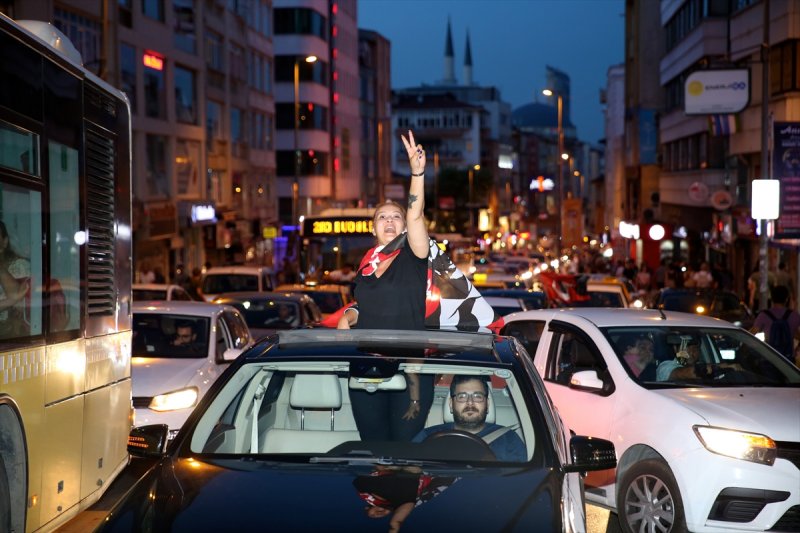 İstanbul'da Ekrem İmamoğlu kutlaması