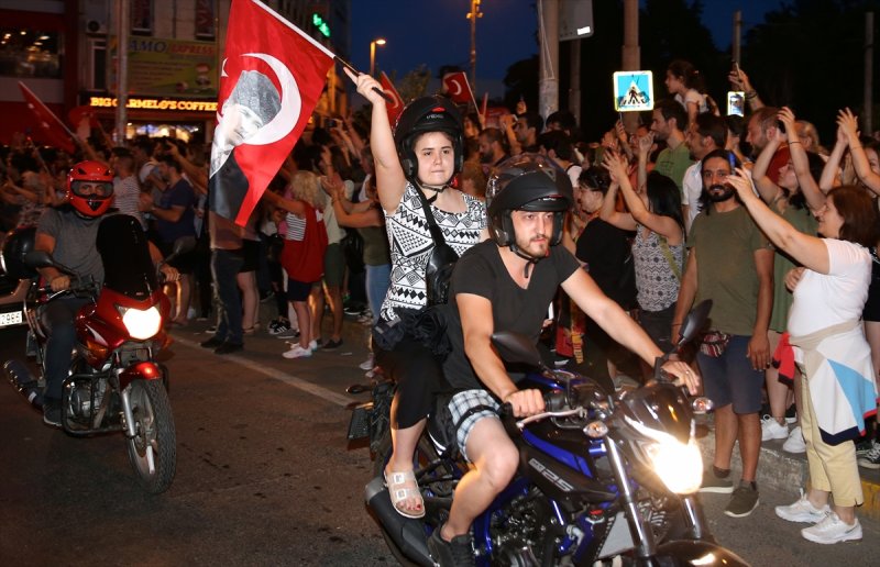 İstanbul'da Ekrem İmamoğlu kutlaması