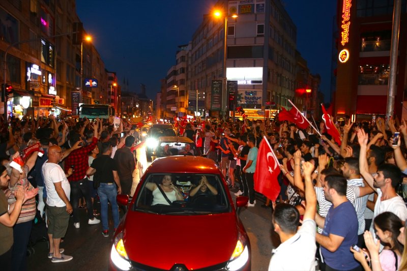 İstanbul'da Ekrem İmamoğlu kutlaması