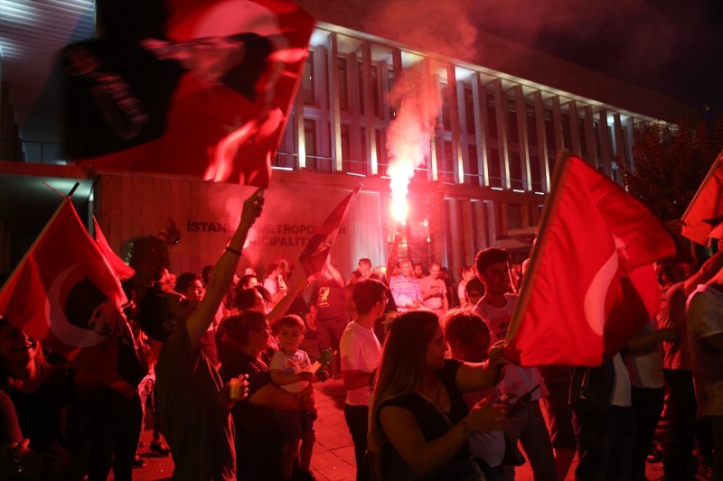 İstanbul'da Ekrem İmamoğlu kutlaması