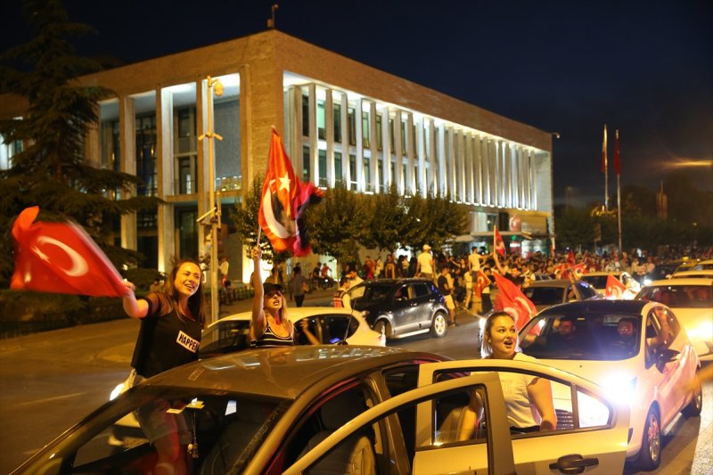 İstanbul'da Ekrem İmamoğlu kutlaması