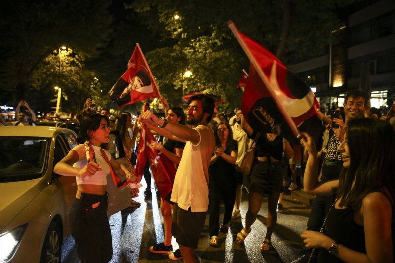 İstanbul'da Ekrem İmamoğlu kutlaması