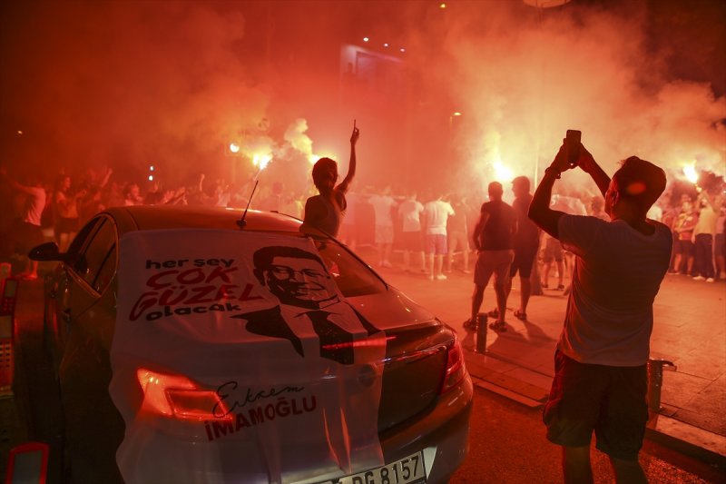 İstanbul'da Ekrem İmamoğlu kutlaması