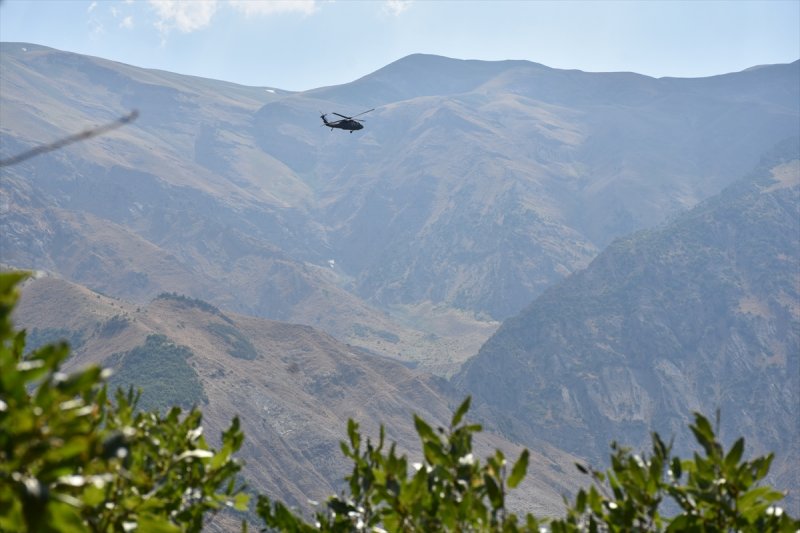 Mağarada teröristlere ait 5 ton yaşam malzemesi bulundu