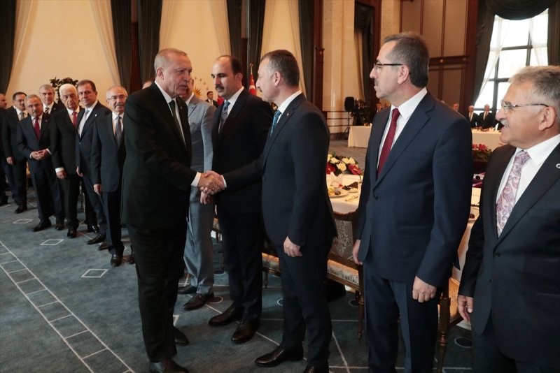 Cumhurbaşkanı Erdoğan 29 belediye başkanıyla Beştepe'de buluştu