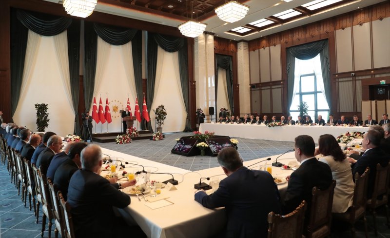 Cumhurbaşkanı Erdoğan 29 belediye başkanıyla Beştepe'de buluştu