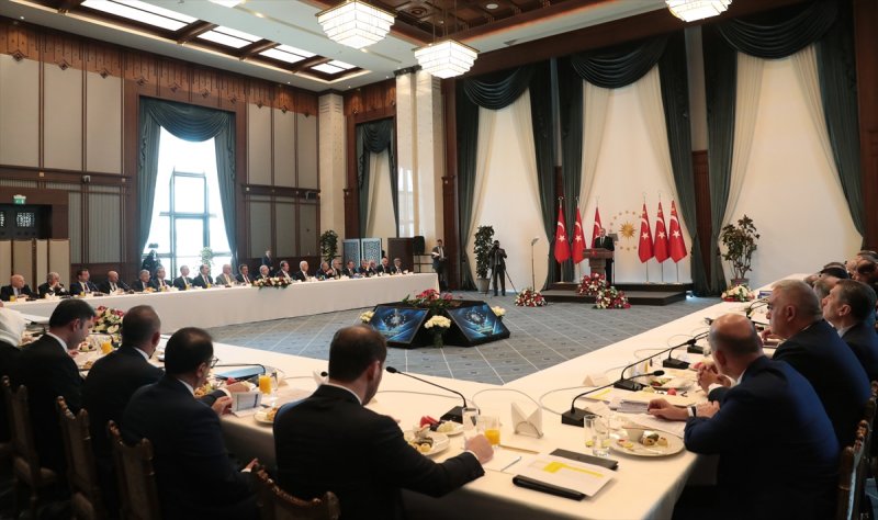 Cumhurbaşkanı Erdoğan 29 belediye başkanıyla Beştepe'de buluştu