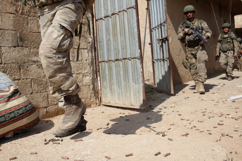 Mehmetçik adım adım terörü temizliyor