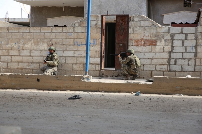 Mehmetçik adım adım terörü temizliyor