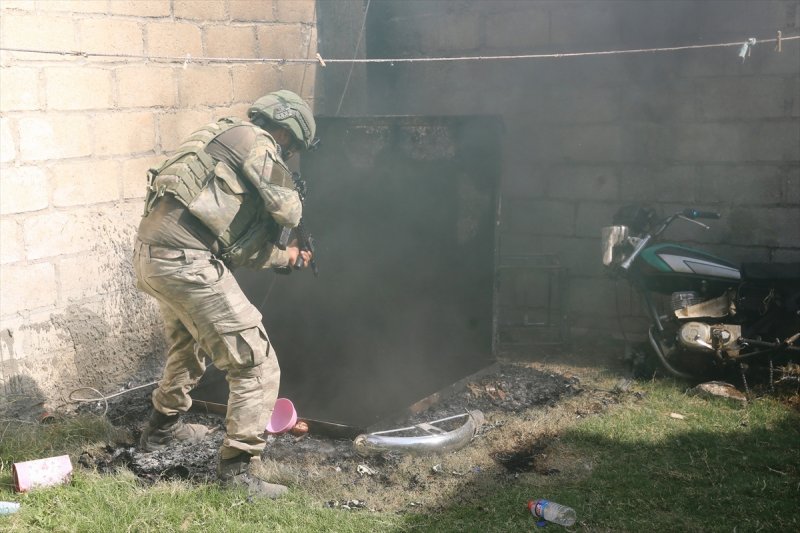 Mehmetçik adım adım terörü temizliyor