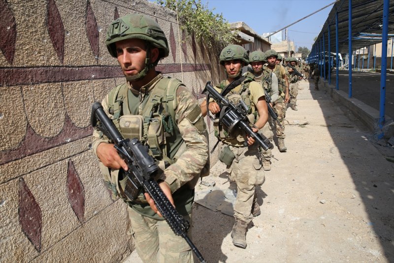 Mehmetçik adım adım terörü temizliyor