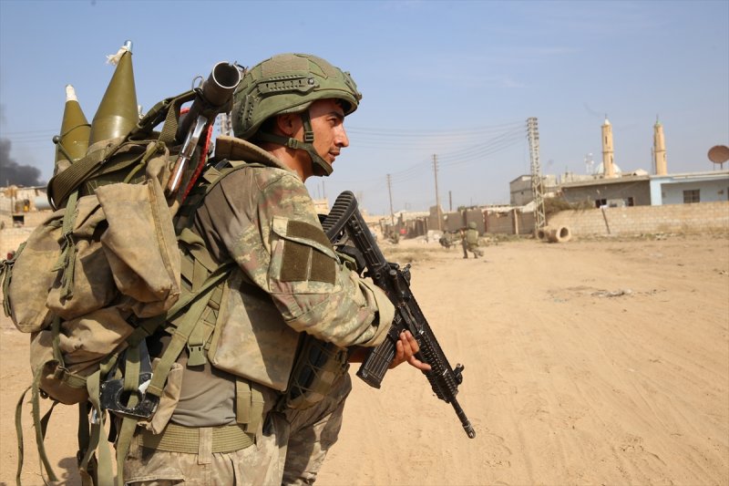 Mehmetçik adım adım terörü temizliyor