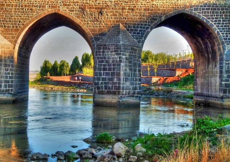 Tarihe tanıklık eden köprüler