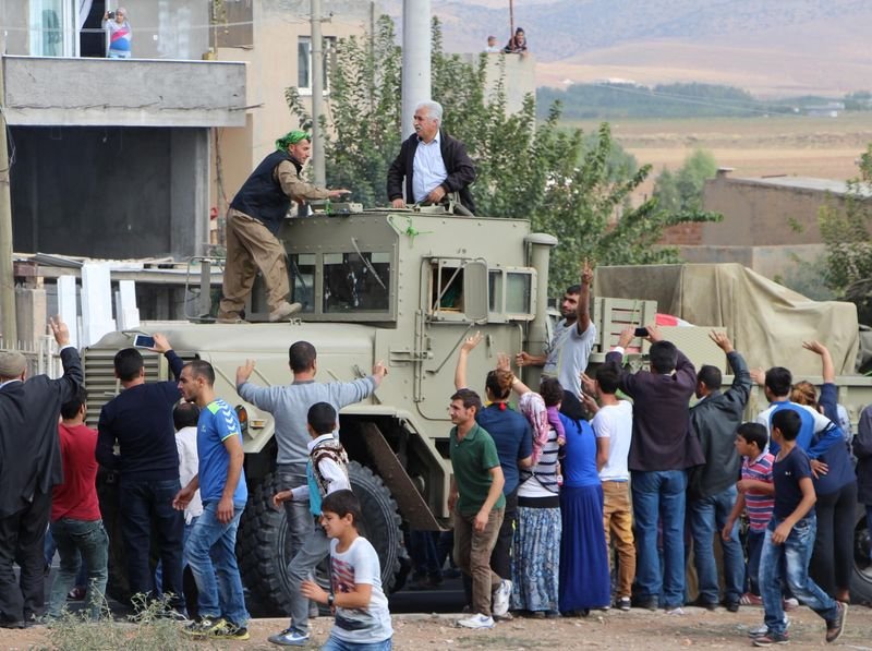 Mardin'de Kobani'ye giden peşmergelere sevgi gösterisi
