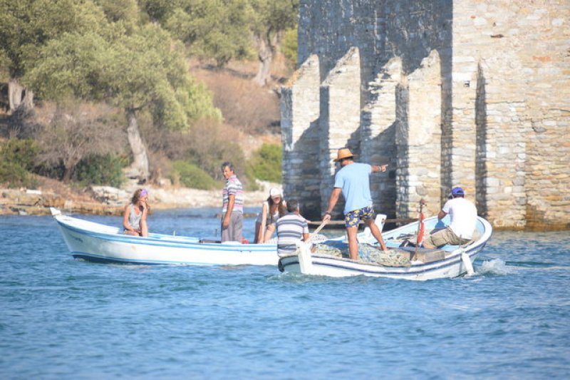 Burak Özçivit film setinde zatürre oldu