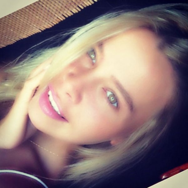 Ümit Erdim sevgilisiyle el ele