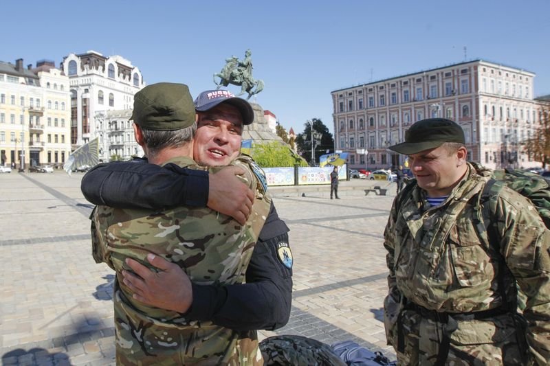 Gönüllü Azov taburu Doğu Ukrayna'dan döndü