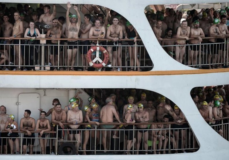 İstanbul Boğazı'nda yüzme şöleni