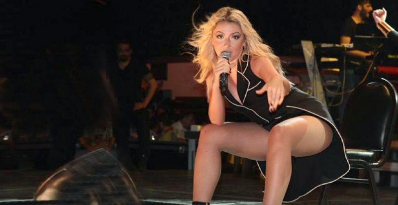 Güzel şarkıcı Hadise botoks yaptırdı 