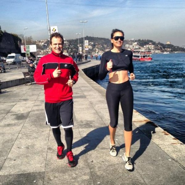 Sosyetik güzel Eda Taşpınar'dan kontrol bakışı