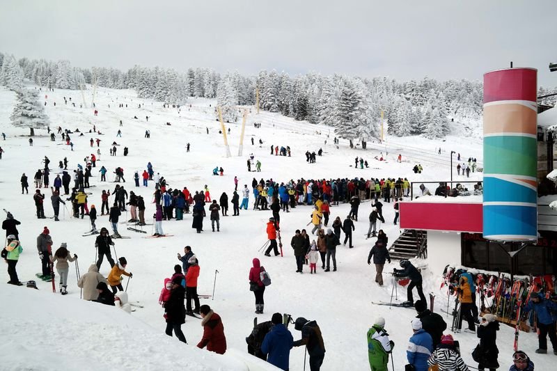 Uludağ'da pistler acemi kayakçılarla doldu