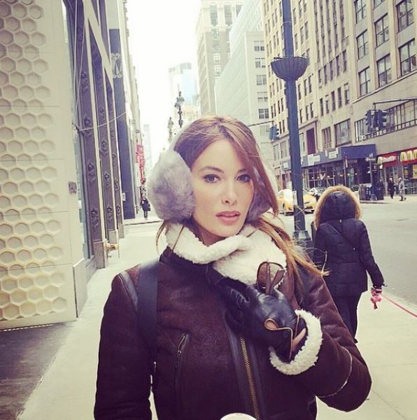 Gamze Özçelik kendini Afrikalı çocuklara adadı