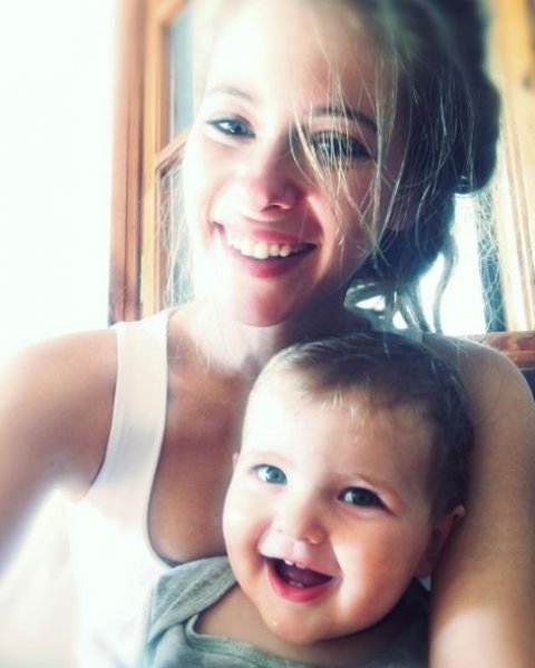 Güzel oyuncu İpek Usta doğum için gün sayıyor