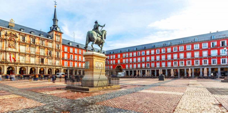 Görkemli yapılarıyla büyüleyen şehir Toledo