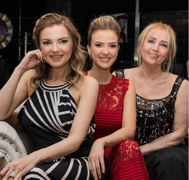 Güzel sunucu Simge Fıstıkoğlu evlendi 