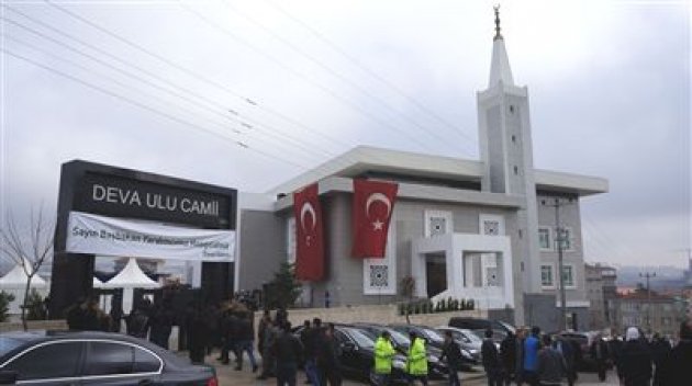 Kadın mimarın 10 yılda yaptığı cami görenleri mest etti