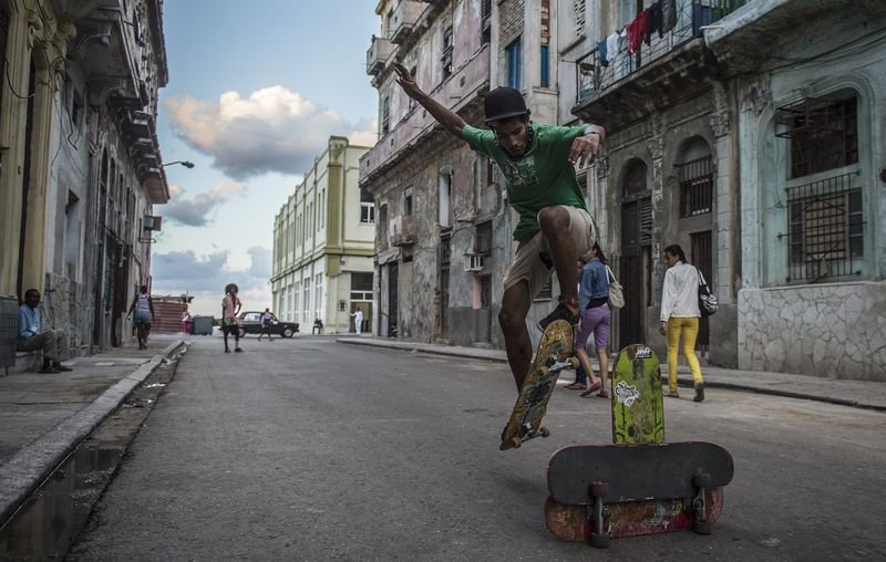 Apple devrimcilerin ülkesi Küba'ya girdi