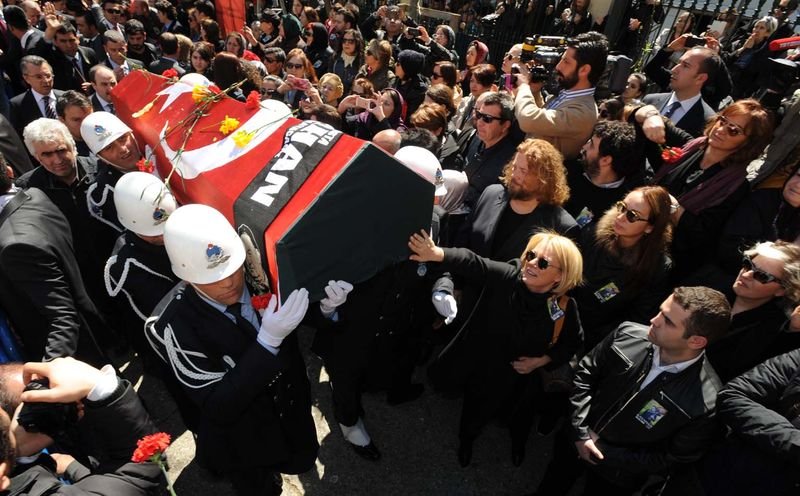 Kayahan son yolculuğuna uğurlandı