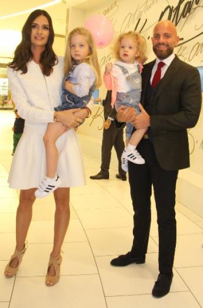 Yasemin Ergene çocuklarıyla podyumda