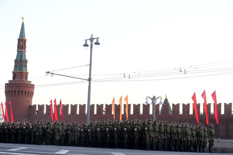 Rus tankları Kızıl Meydan'a indi